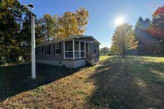 Single Family Home with Large Lot and Pole Barn – 8625 Meadows Rd. Annsville, NY